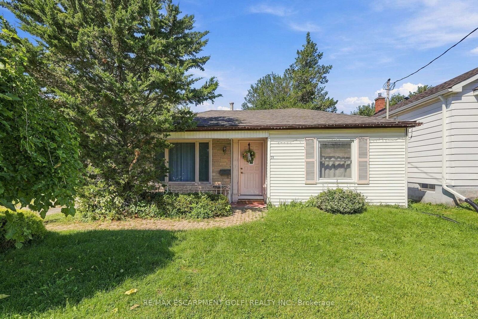 Property Photo:  24 Barton Street  ON L2S 2W1 