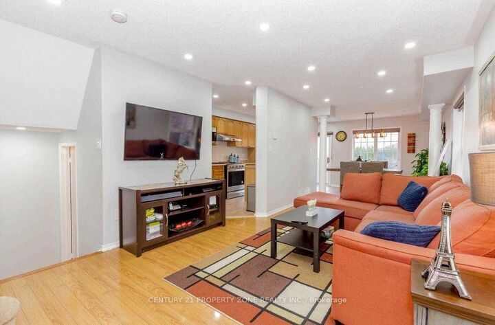 Property Photo: 28 Elmpark Court ON L6P 1A8
