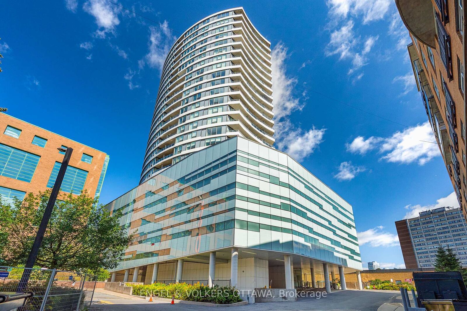 Property Photo:  485 Richmond Road 1905  ON K2A 3W9 