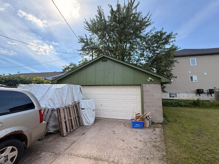 Property Photo:  4 Conlon Crescent  ON L2V 2M7 