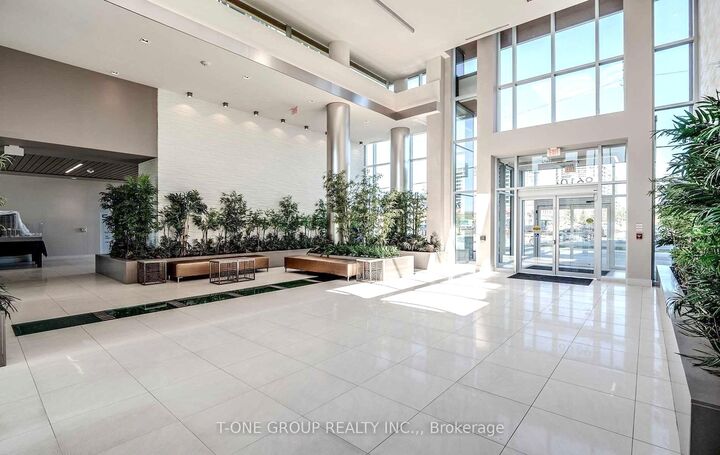 Property Photo: 9600 Yonge Street 912 ON L4C 0X3
