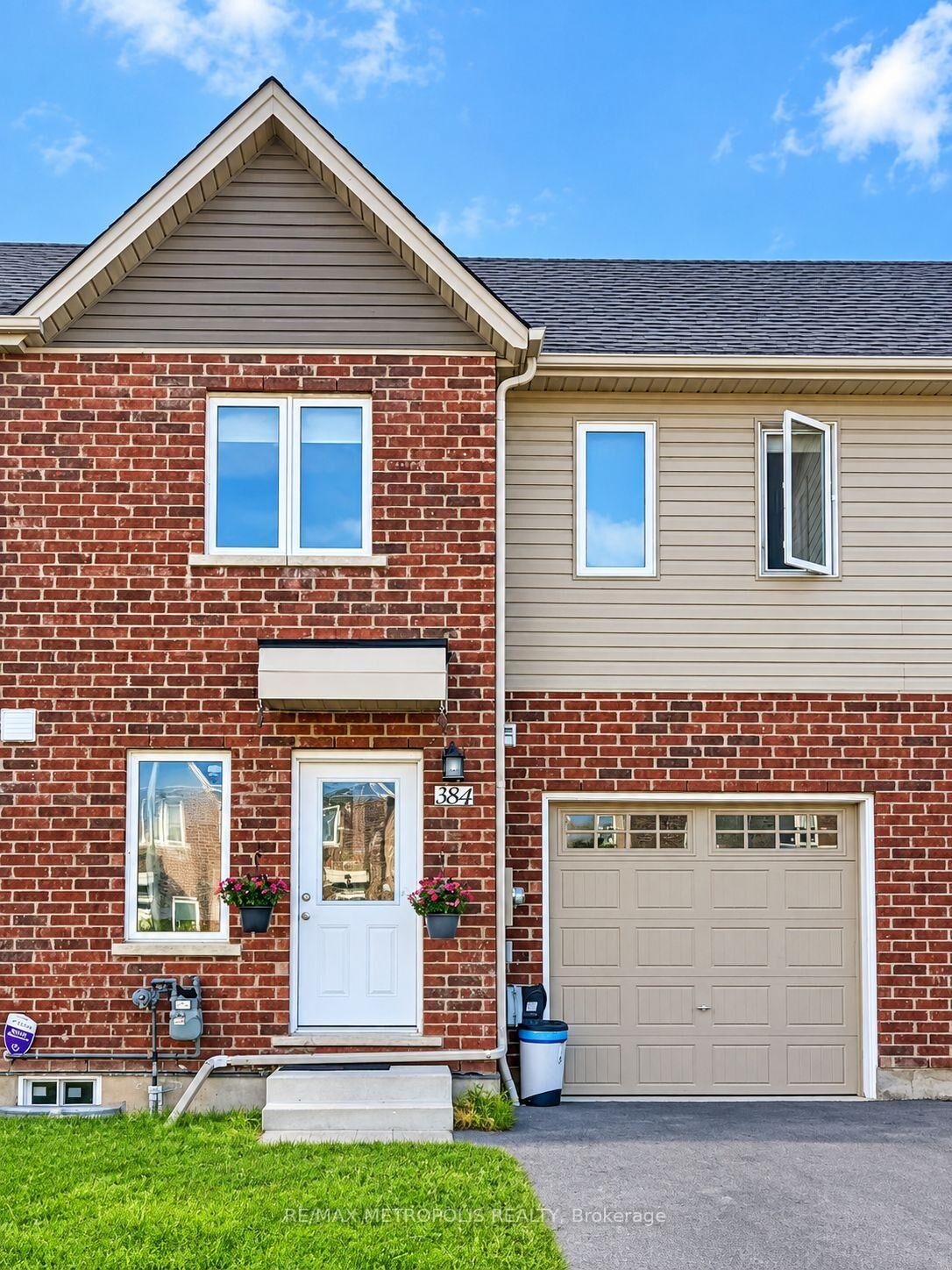 Property Photo:  384 Chaffey Street  ON L3B 0K4 