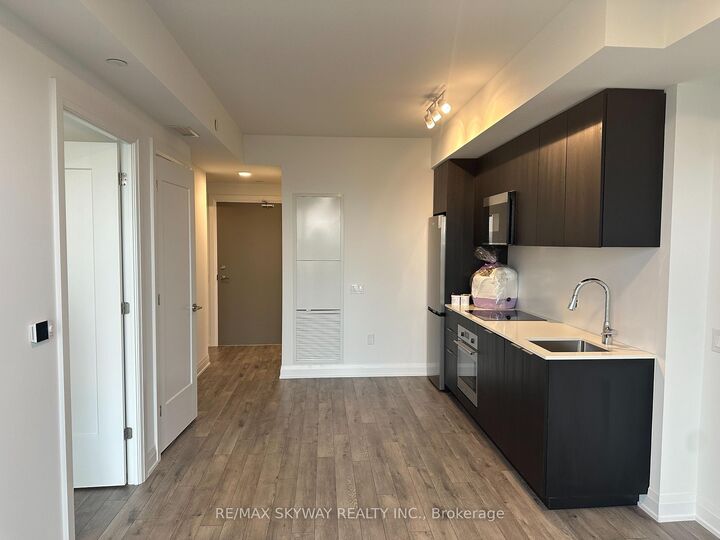 Property Photo:  15 Skyridge Drive 1311  ON L6P 4S3 