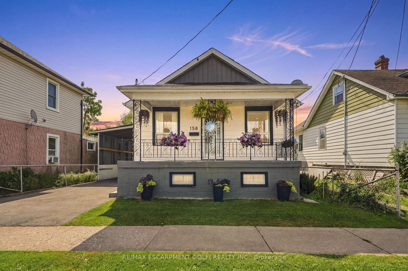Property Photo:  158 Niagara Falls Road  ON L2V 1H6 