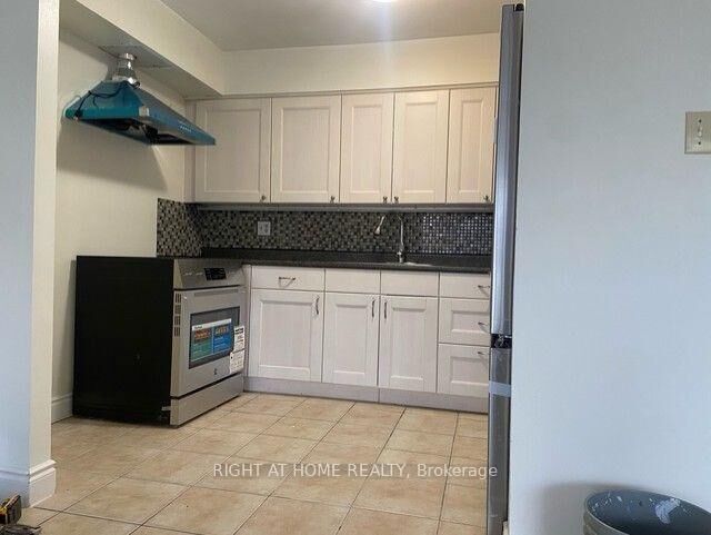 Property Photo:  3358 Lake Shore Boulevard W Unit B  ON L8M 1M9 