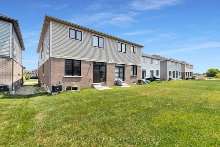 Property Photo:  186 Elliot Avenue W  ON N1M 0H7 