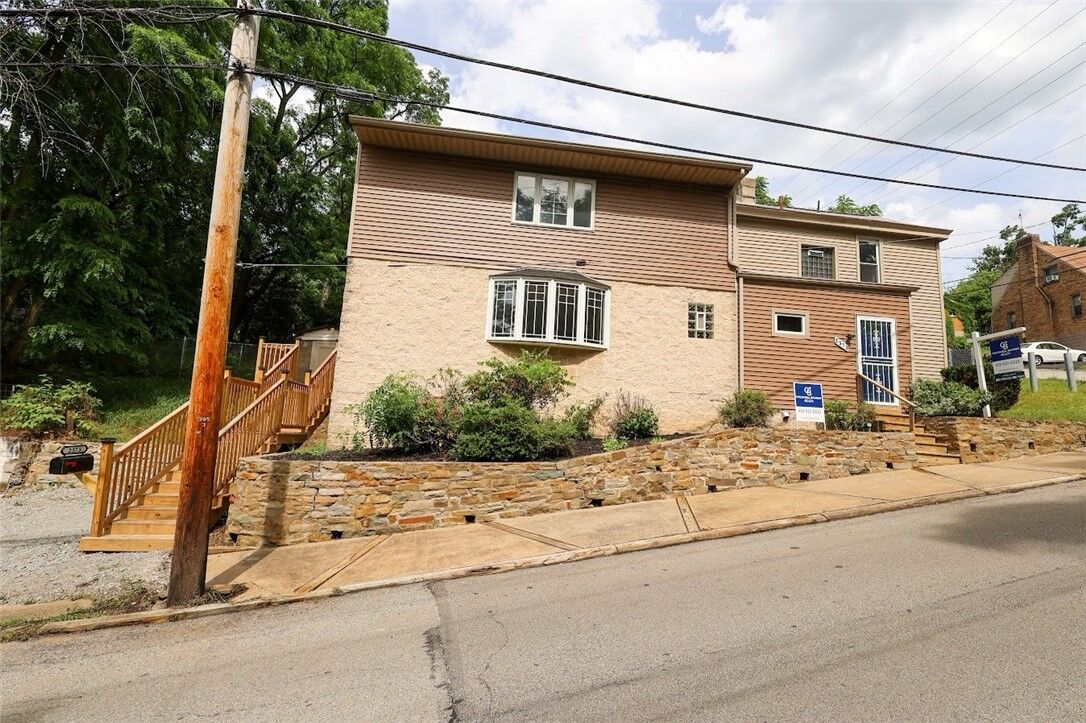 Property Photo:  2373 Hopeland St  PA 15210 