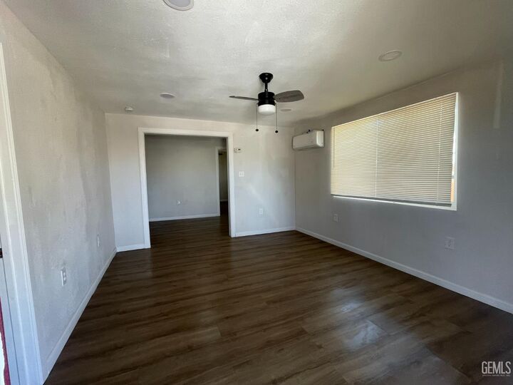 Property Photo:  705 Crystal Street  CA 93268 