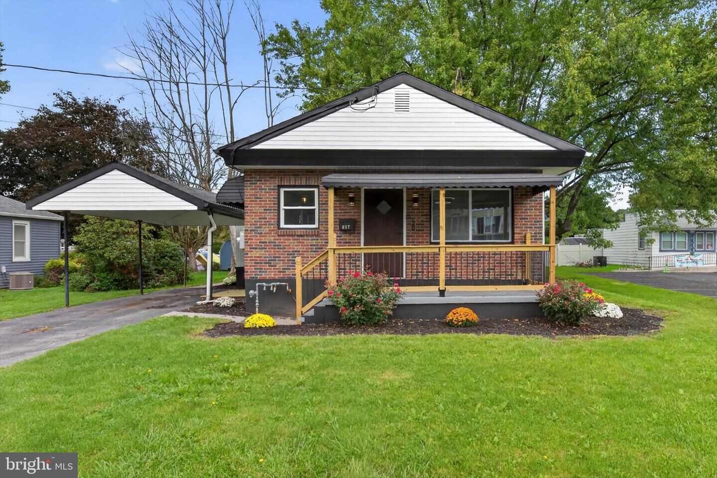 Property Photo: 617 E Lehman Street PA 17046