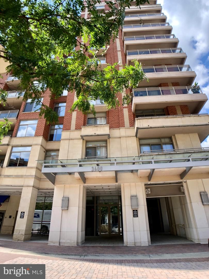 Property Photo: 3600 S Glebe Road 607W VA 22202