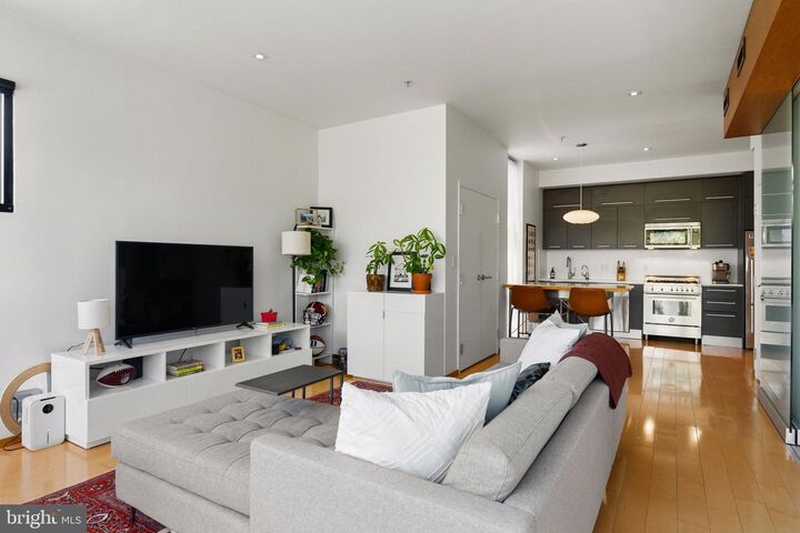 Property Photo:  2250 11th Street NW 304  DC 20001 