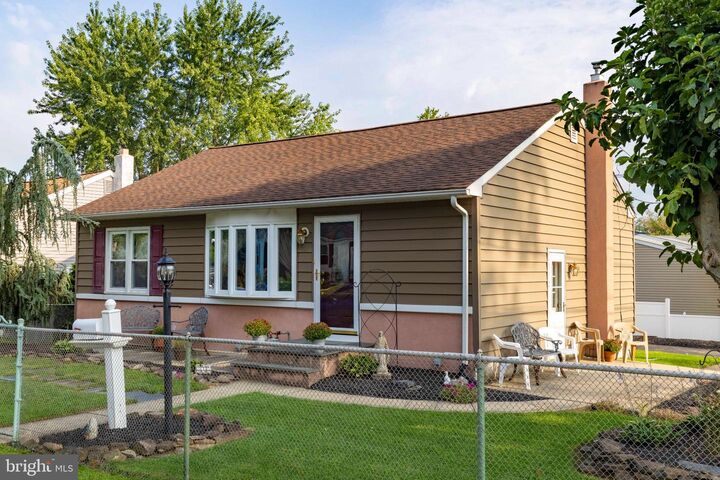 Property Photo:  2801 Spear Avenue  PA 19038 