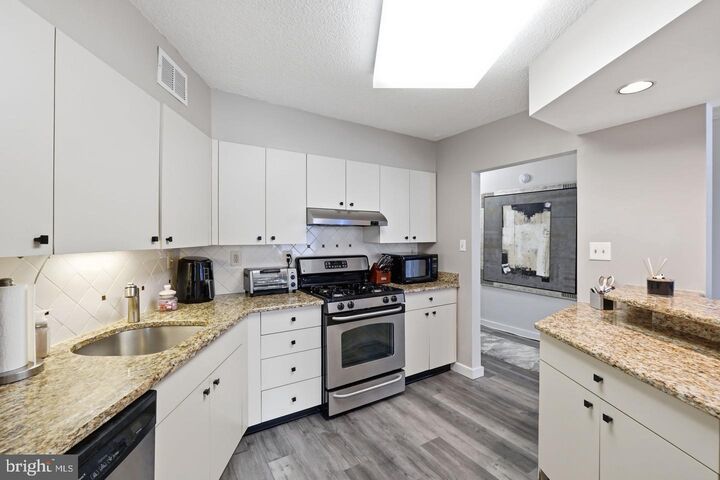 Property Photo:  5225 Pooks Hill Road 1401N  MD 20814 