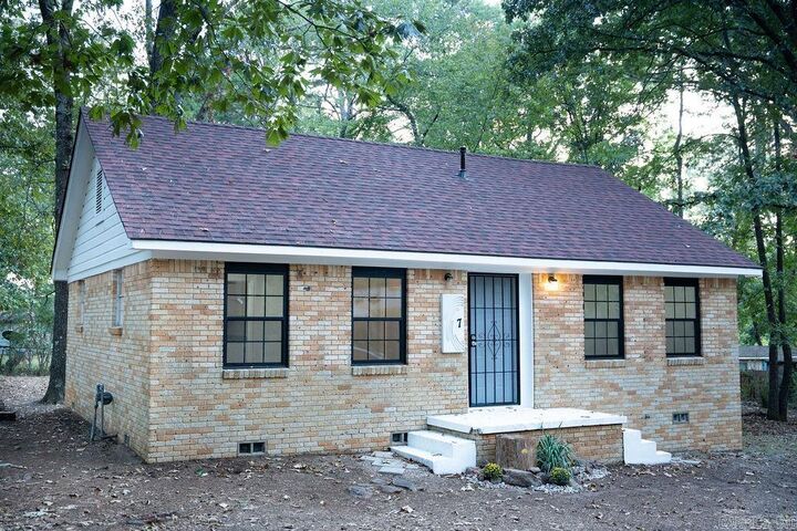 Property Photo:  7 Bay Street  AR 72204 