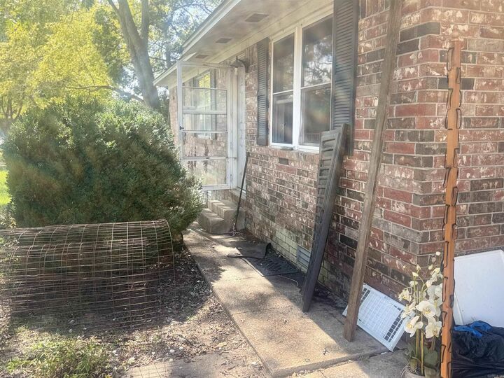 Property Photo:  304 S Holly Street  AR 72012 