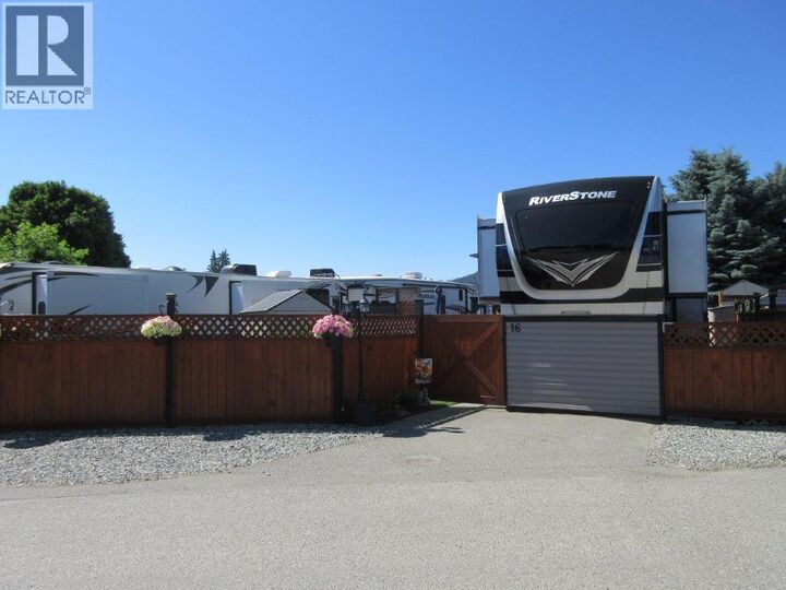 Property Photo:  415 Commonwealth Road 16  BC V4V 1P4 