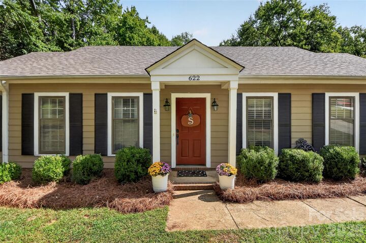 Property Photo: 622 Silversmith Lane NC 28270