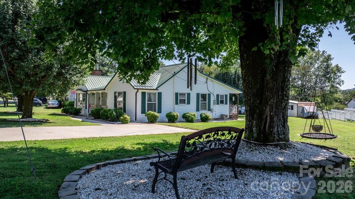 Property Photo:  2008 Walt Arney Road  NC 28645 