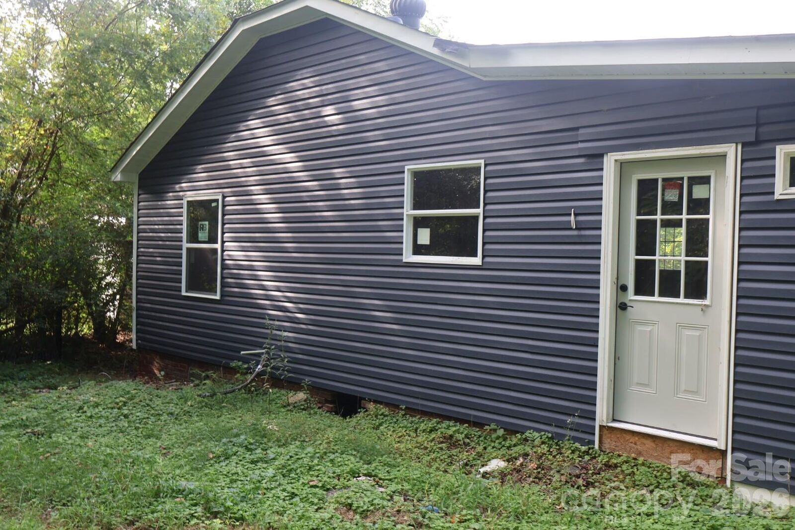 Property Photo: 817 Skyland Street NC 28083