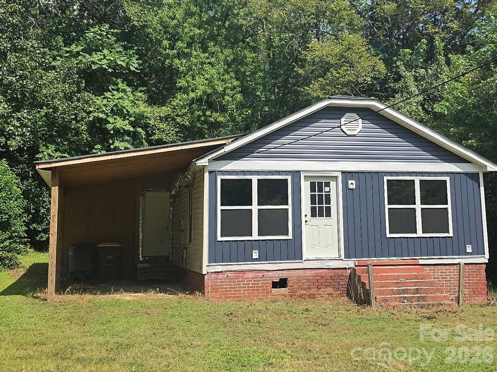 Property Photo:  817 Skyland Street  NC 28083 