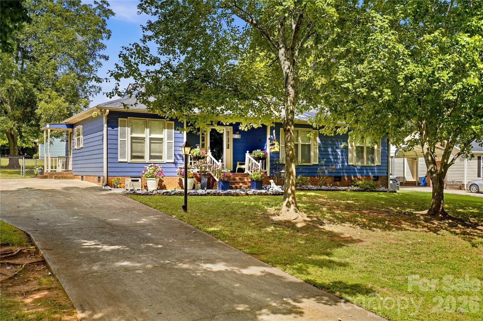 Property Photo:  2118 Lampglow Court  NC 28056 