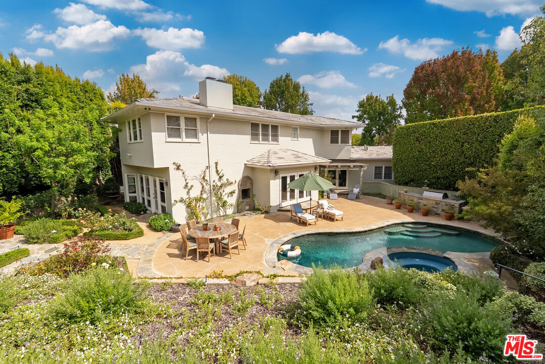 Property Photo: 291 Loring Ave CA 90024