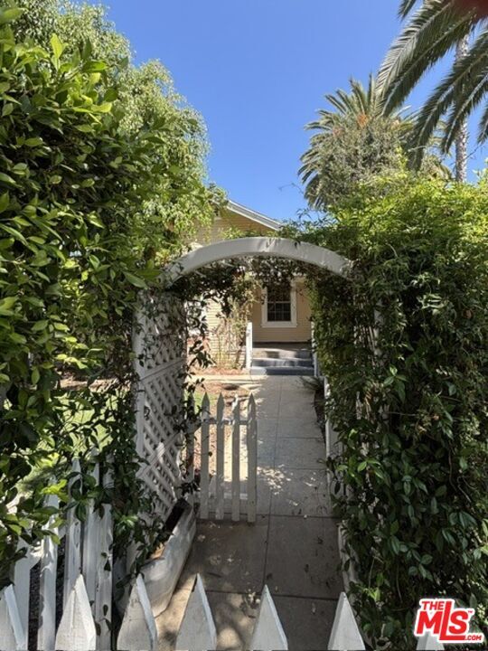 Property Photo:  1223 14th St  CA 90404 