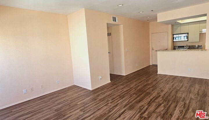 Property Photo: 19350 Sherman Way, Unit 325 CA 91335