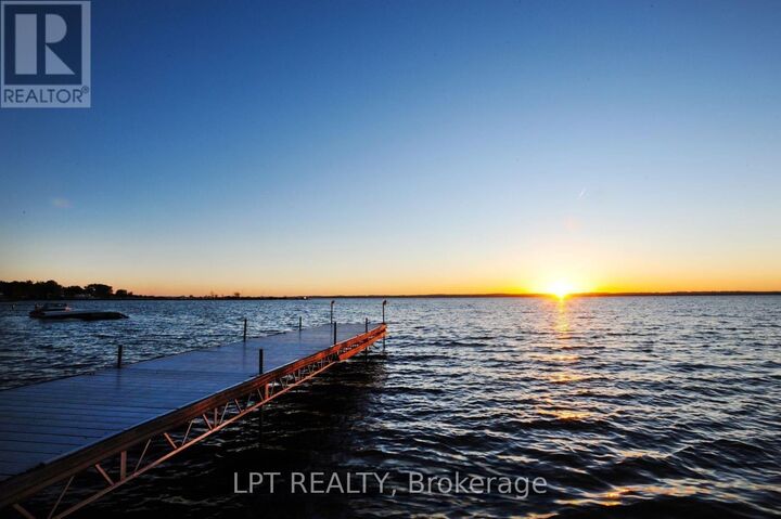 Property Photo: 212 Cameron Crescent ON L4P 3T6