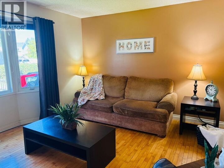 Property Photo:  56 Aberfoyle Place Northeast  AB T2A 6W7 