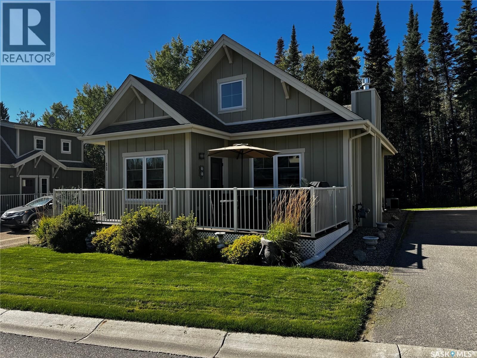Property Photo: 11 Cottage Crescent SK S0J 2Y0