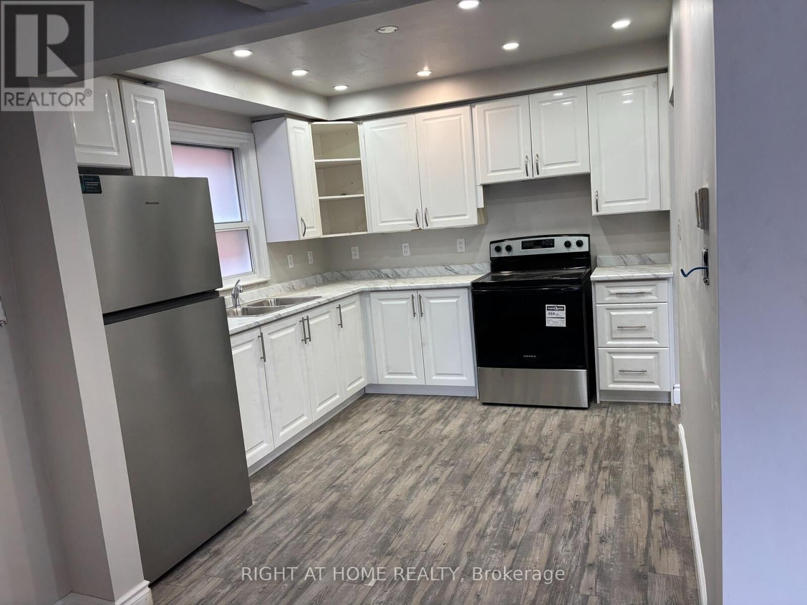 Property Photo:  513 Oakwood Avenue Main  ON M6E 2W9 