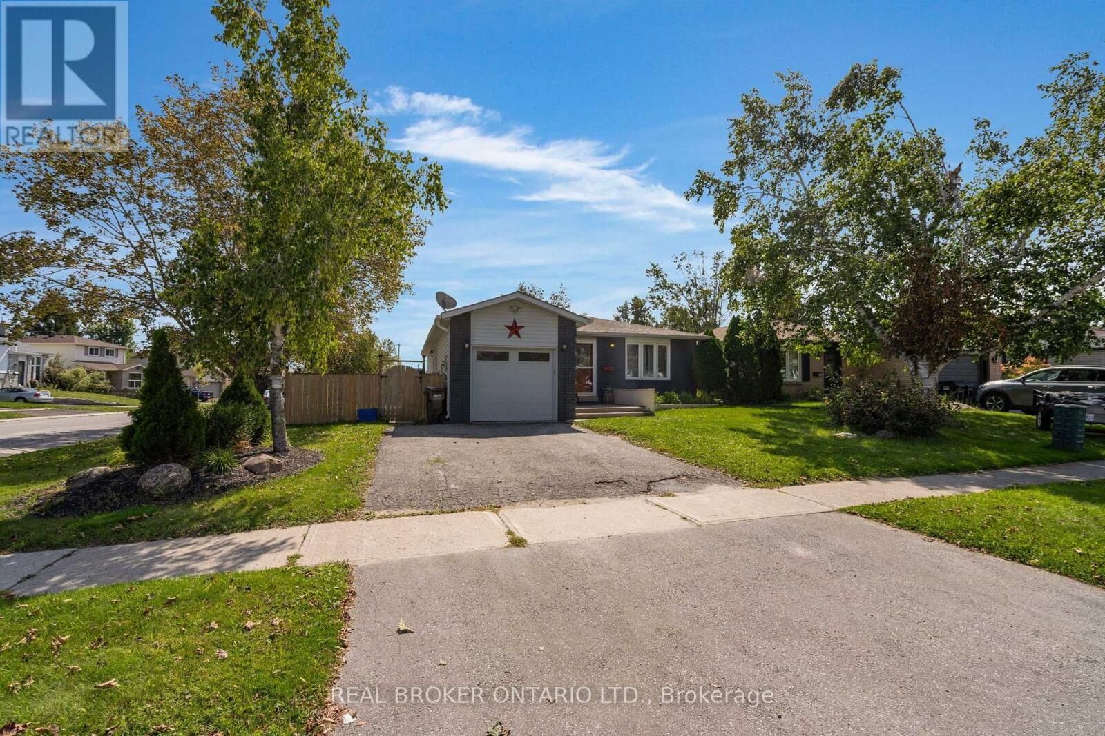Property Photo: 37 Hickling Trail ON L4M 5S5