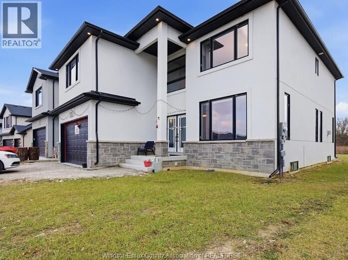 Property Photo:  37 Kingsbridge Drive  ON N9V 4A5 