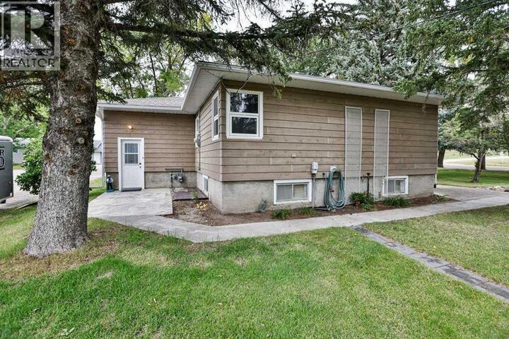 Property Photo:  132 5 Avenue Northeast  AB T0K 1M0 