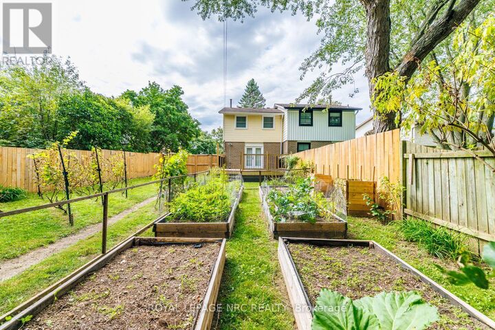 Property Photo: 46 Graystone Crescent ON L3C 6G7