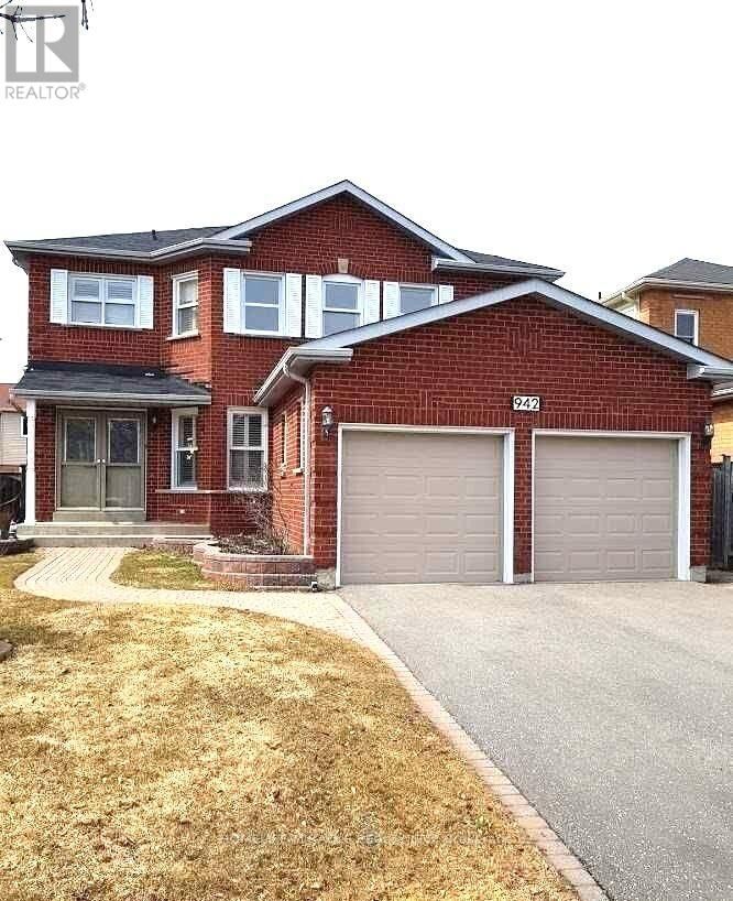 Property Photo:  942 Sandcliff Drive Main  ON L1K 2C9 