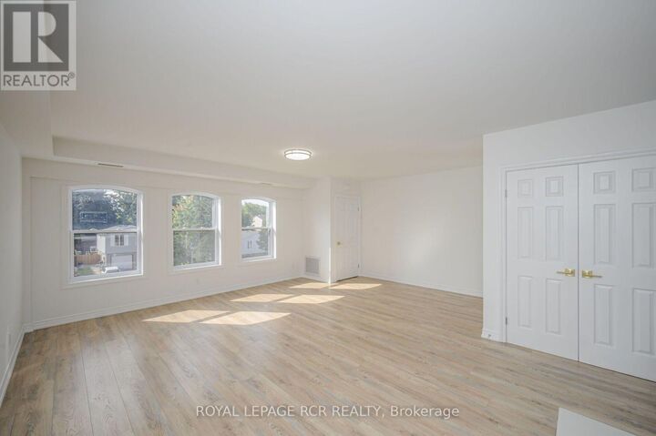 Property Photo:  15 Brenda Boulevard 305  ON L9W 3Y5 