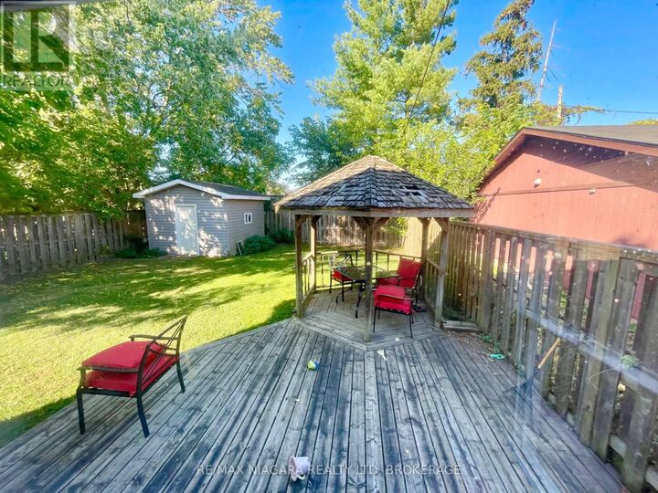 Property Photo:  215 McAlpine Avenue South Upper  ON L3B 1T8 