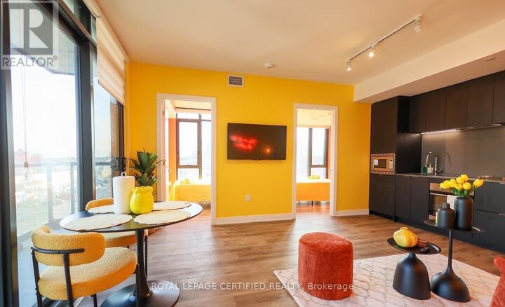 Property Photo: 86 Dundas Street East 302 ON L5A 0B1