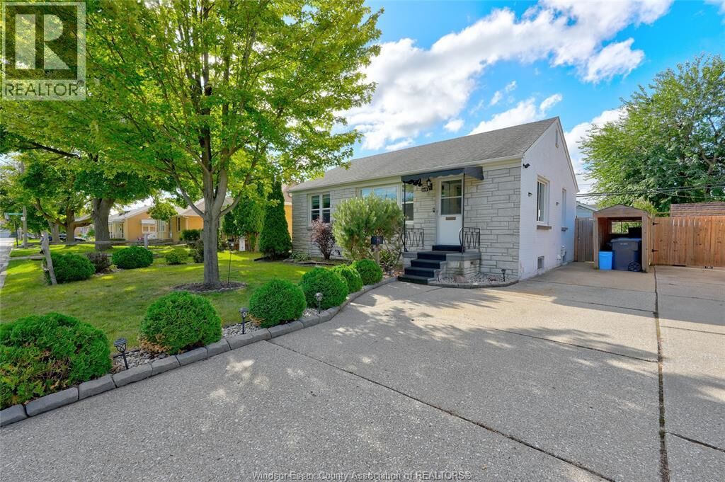 Property Photo:  1449 Redwood Avenue  ON N9C 3P2 