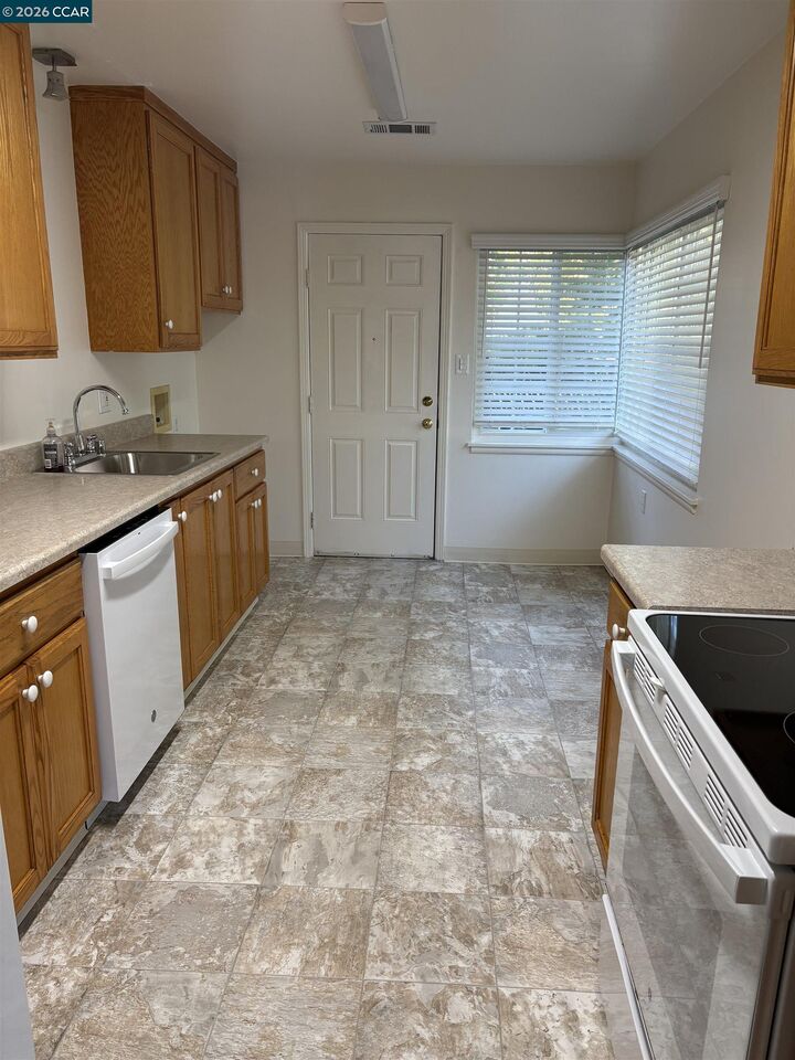 Property Photo:  606 Haven Street  CA 94553 