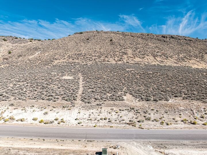 Property Photo:  006-09P-179 Amber Way  NV 89801 