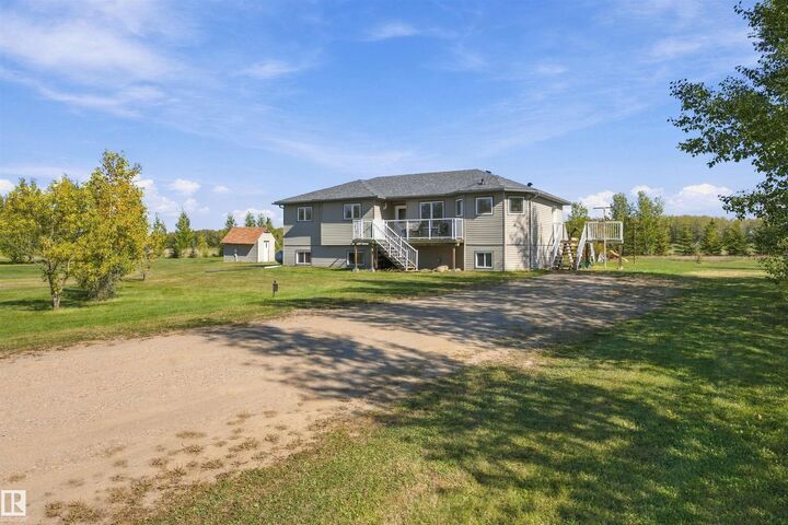 Property Photo:  654043 Rge Road 222  AB T9S 2B4 