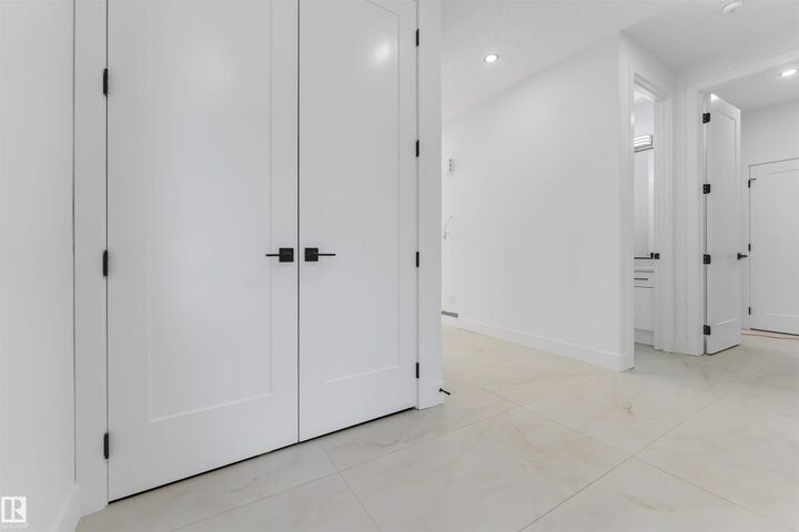 Property Photo:  4651 17 Avenue SW  AB T6X 1Y4 