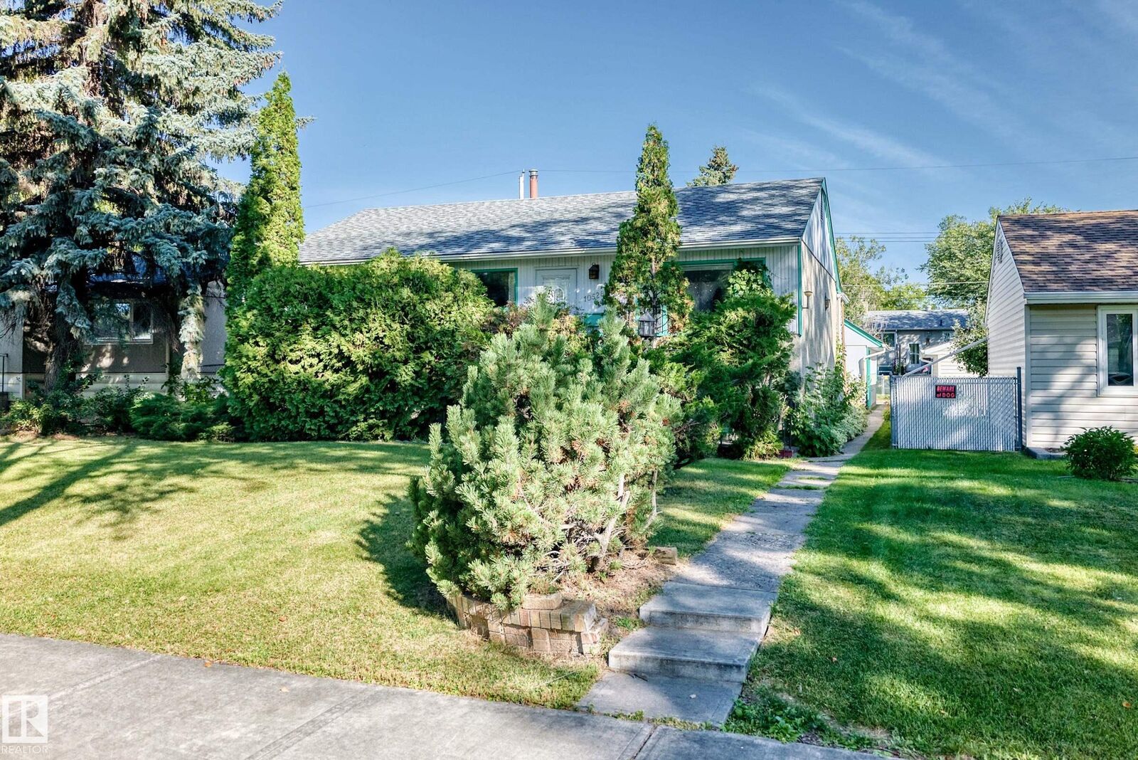 Property Photo:  10528 128 Avenue NW  AB T5E 0J3 