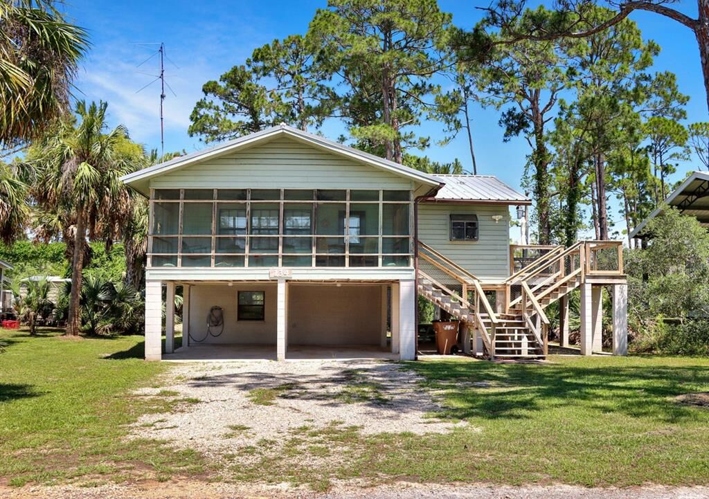 Property Photo:  134 S Palm St  FL 32456 