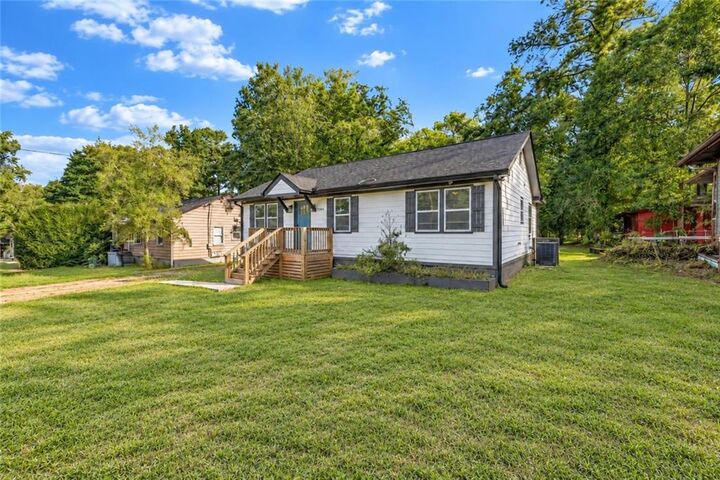 Property Photo: 2484 Calvin Avenue GA 30344