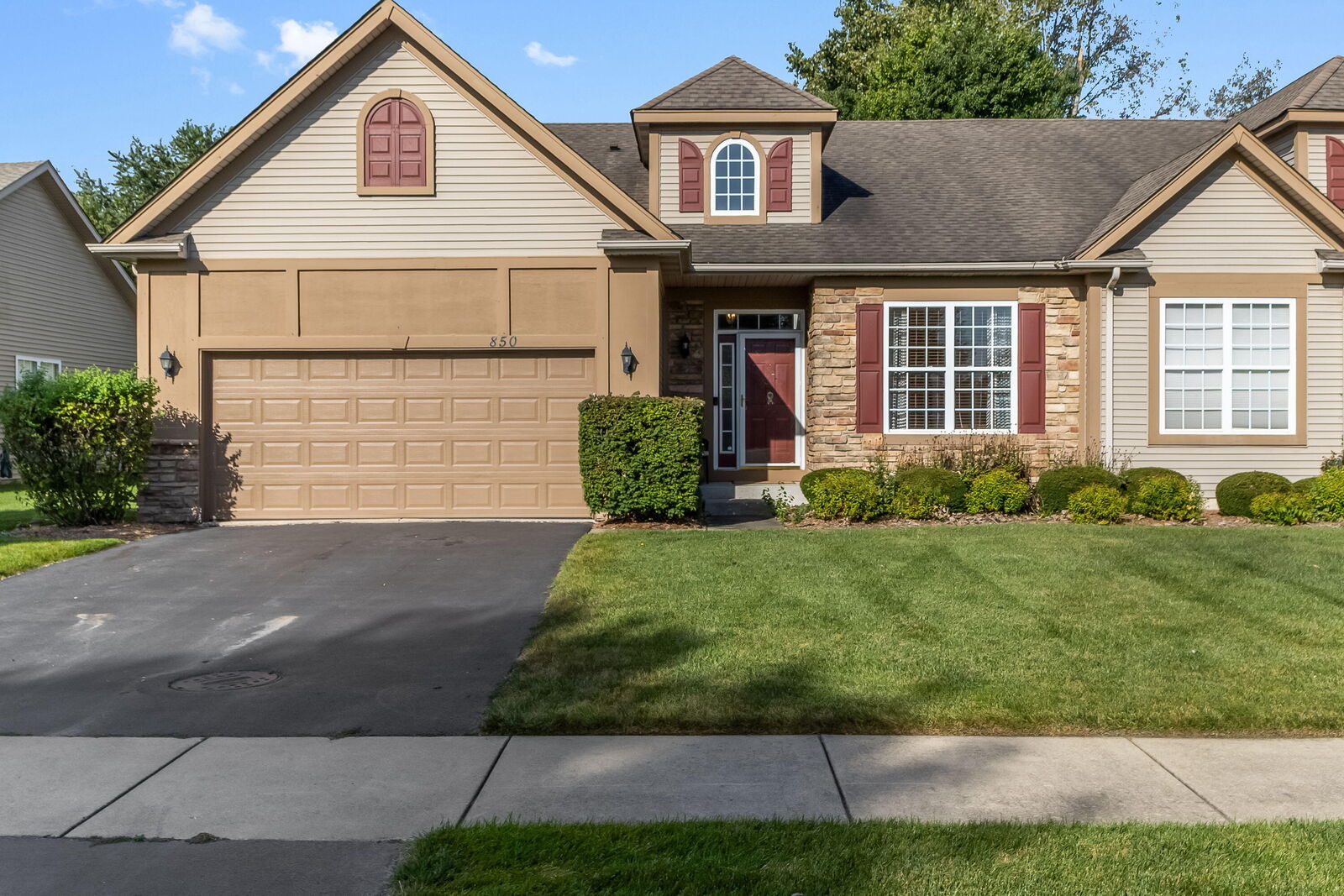 Property Photo:  850 Manistee Avenue  IN 46375 