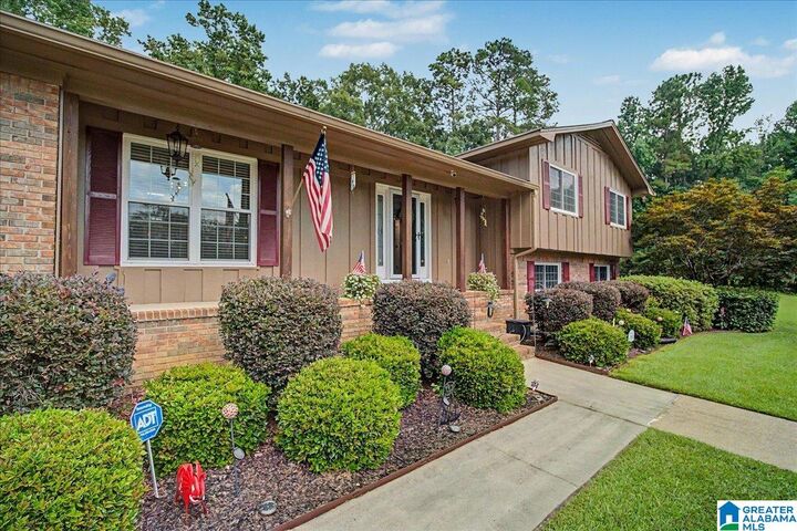 Property Photo: 7 Meadowview Circle AL 35501